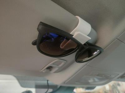 clip per occhiali auto
