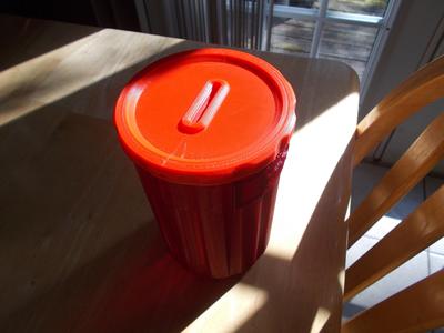 Twist Lock Container Lid With a Coin Slot_V2