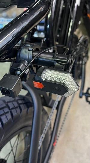 Turn signal mounting for RAEV GT6
