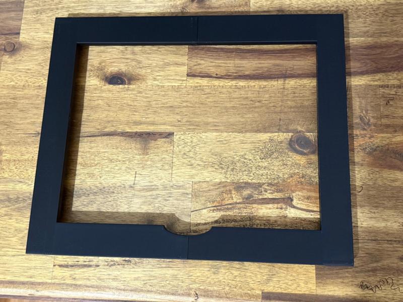 Wall mount with outer frame for iPad Pro 2018 12.9