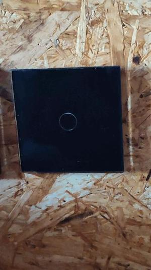 Remote holder for 80x80 glass switch