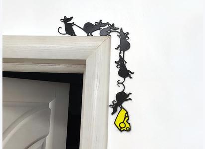 Divided mouse wall decoration
