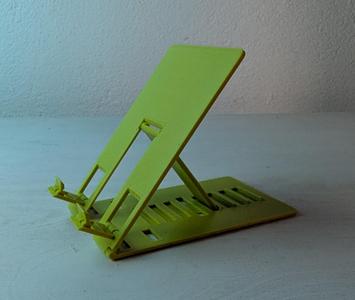 Creditcard sized phonestand
