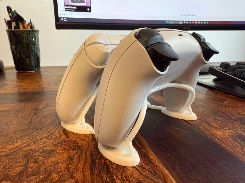 Stealth Controller Stand Update with PS5 and Xbox Controllers