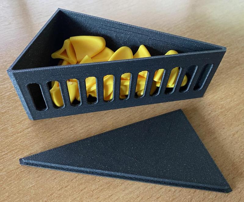 CHAIN GEOMETRY player / token box