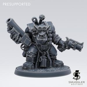 Smuggod Akimbo