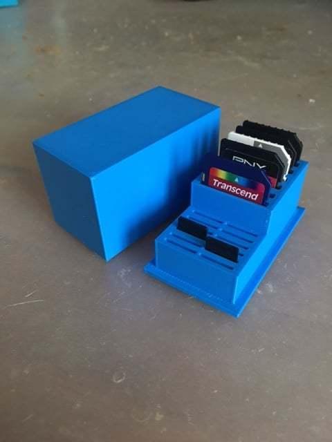 SD/microSD.card holder.