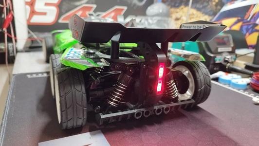 TT-02 Diffusor inkl. Rücklicht und Spoiler-Halter.