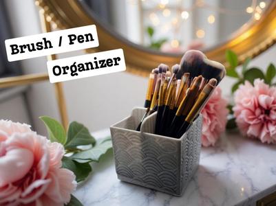Minimalist Makeup Brush/Pen Holder Organizer