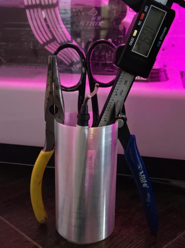 Simple Tool Container With Slits