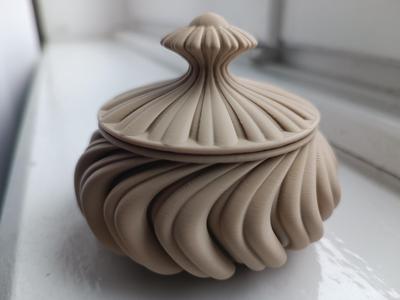 Vase with closure