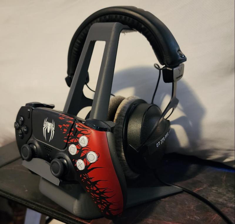 Headphone Stand with controller holder