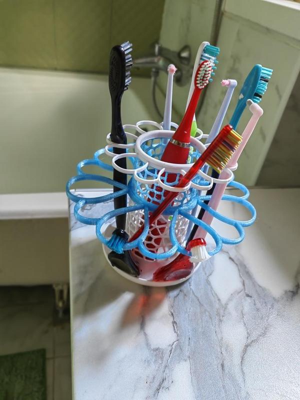 Flower toothbrush holder + raiser