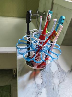 Flower toothbrush holder + raiser