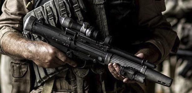 DH-17 Blaster Pistol - Rogue One Variant
