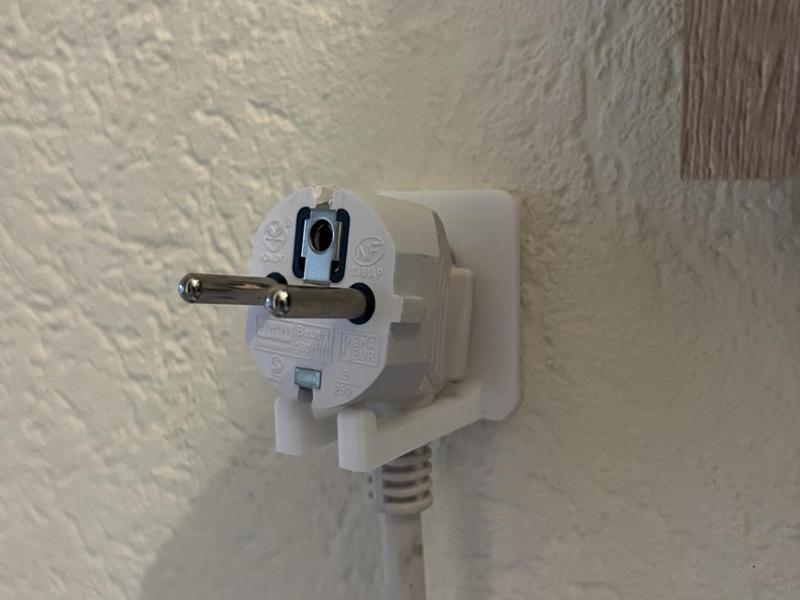 Simple and double plug holder