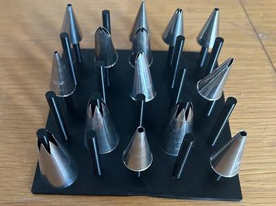 Piping tip storage