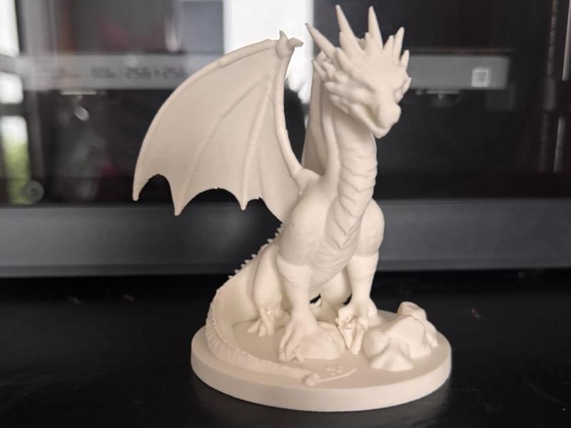 Lord of the Rings - Dragon on a Stand