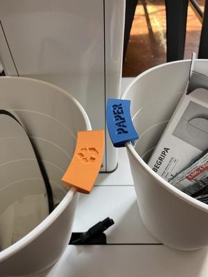 Customizable Ikea FNISS clip sign for trash bin