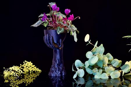 “Holding Nature: an Artistic vase”