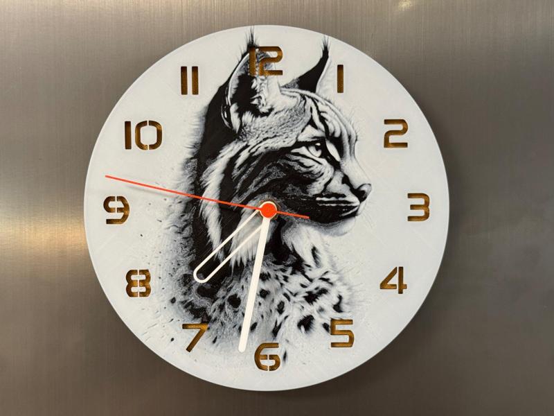 wall / desk clock lynx