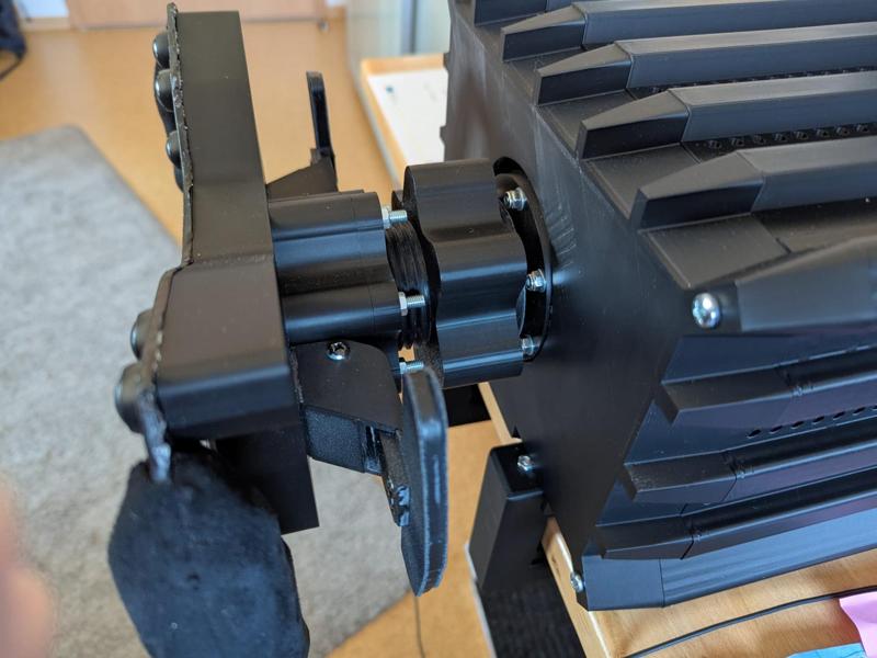 Quick Release system for sim racing wheels