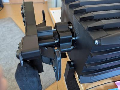 Quick Release system for sim racing wheels