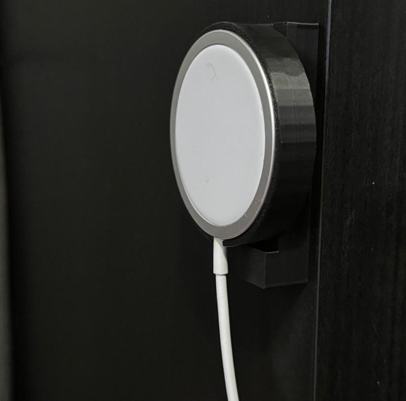Magsafe removable wall mount