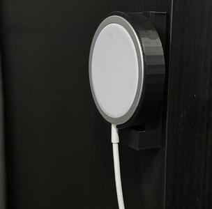Magsafe removable wall mount