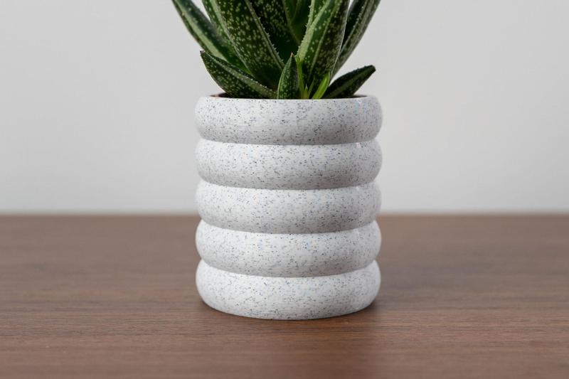 Planter with Twist-Off Drip Tray - Bubbles