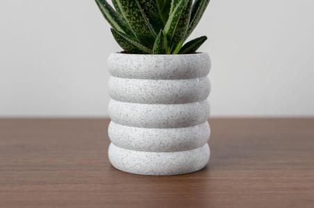 Planter with Twist-Off Drip Tray - Bubbles