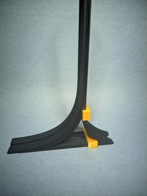 A Bridge Connector for Seamless Background Supports