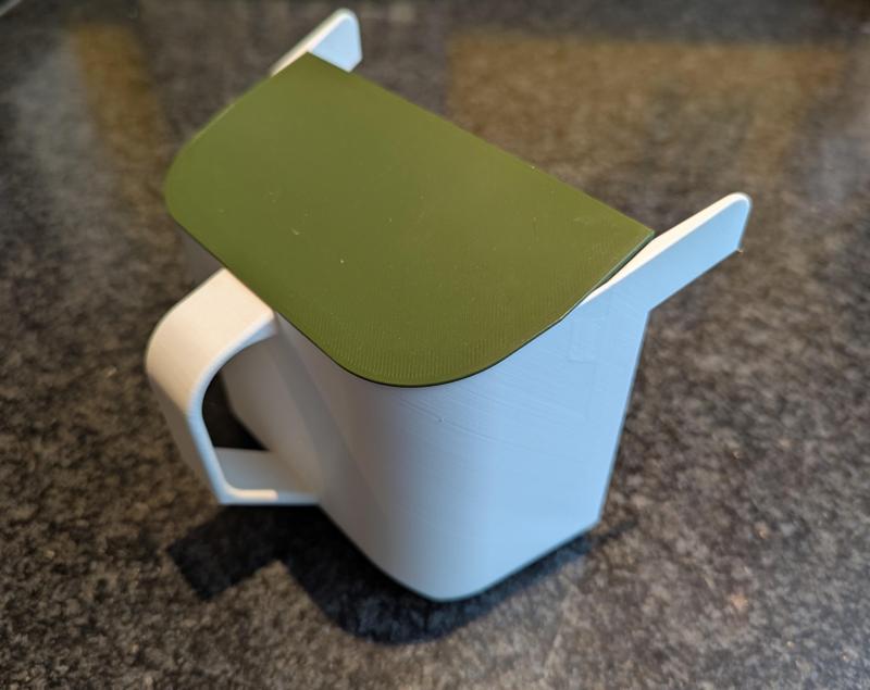 Counter cleaner with lid/bench scraper