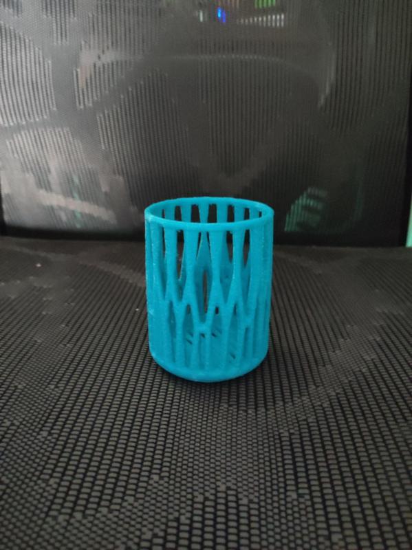 Container with gaps