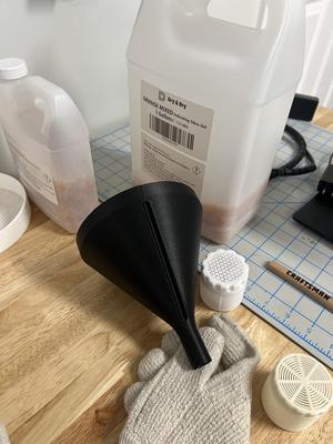 Heat-Safe Funnel: Handle Hot Silica Gel Easily