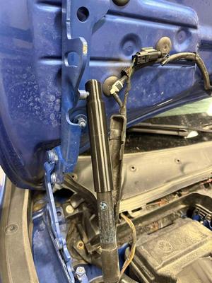 Hood holder for bmw 