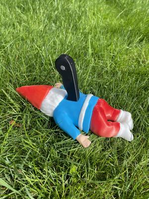 MURDERED GNOME WITH KNIFE FIGURINE - EASY PRINT