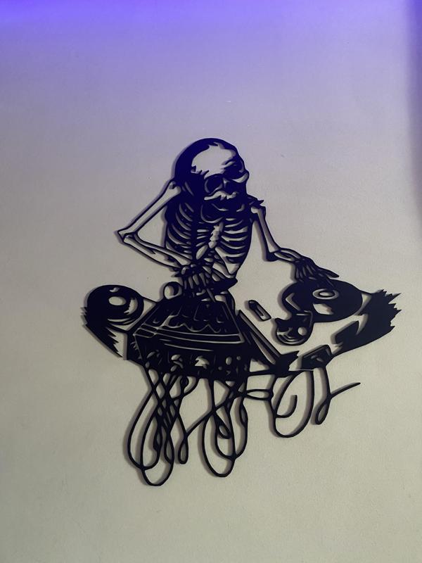 Dj skeleton wallart