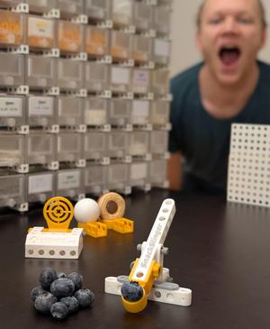 STEMFIE Snack-Slinger