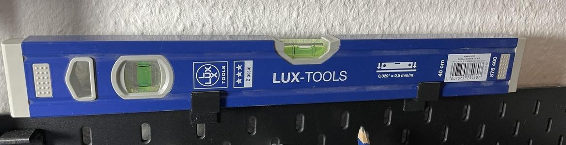 Skadis spirit level (Wasserwaage) mount