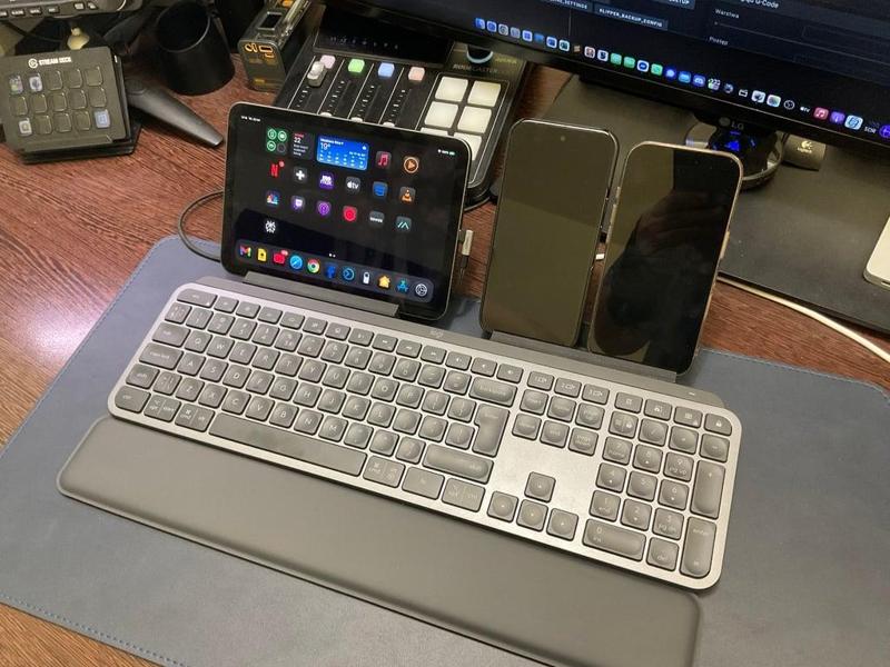 Logitech MX Keys S Tablet and Smartphone Stand