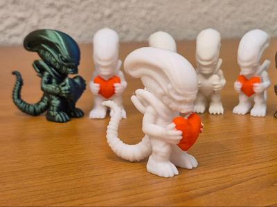 Alien Xenomorph in love, Valentine's Day figurine