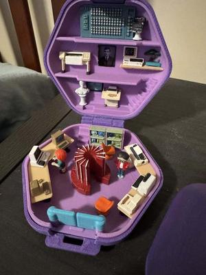 Sydney Swift Computer Museum (A Polly Pocket-Adjacent Compact Playset)
