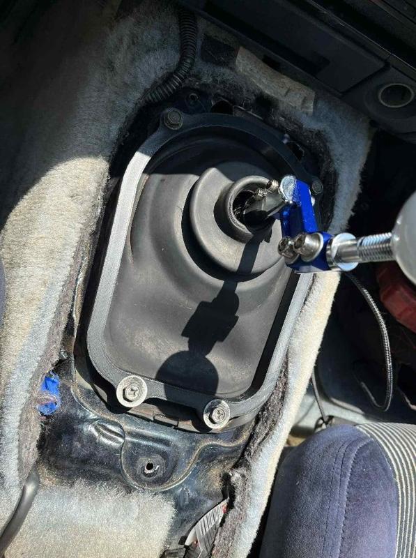 Z31 Shift Boot Retaining Bracket
