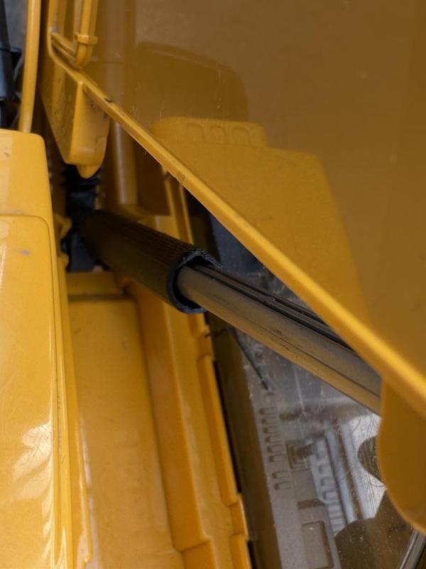 Bruder CAT Telehandler – Replacement Part for Lifting Arm (Piston/Hinge)