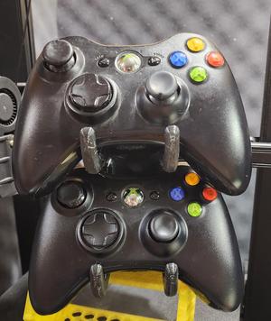 holder for xbox 360 controllers on the wall