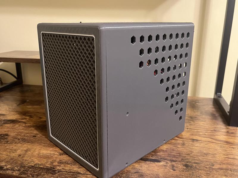 NasHole (A Small Form Factor SFF NAS / PC case)