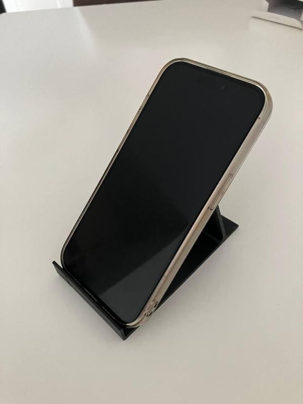 Simple solid phone / screen stand