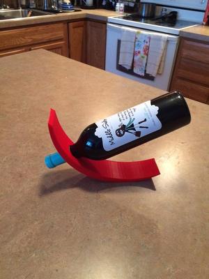 Curved Balancing Wine Holder