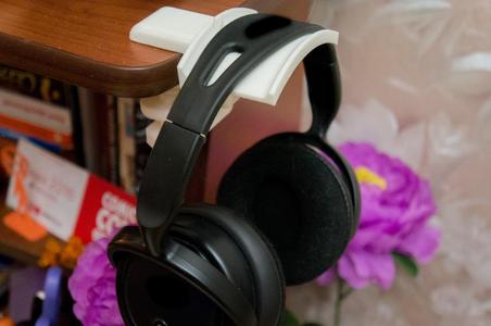 Headphones holder